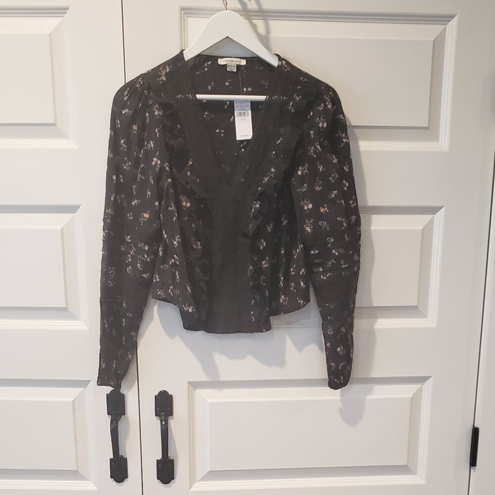 NWT: American Eagle Outfitters V Neck Ruffle Lace Blouse Top Size XS
